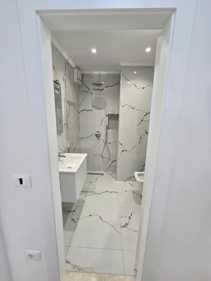 Tirane, shitet apartament 1+1 Kati 4, 40 m² 90.000 € (Ali Demi)