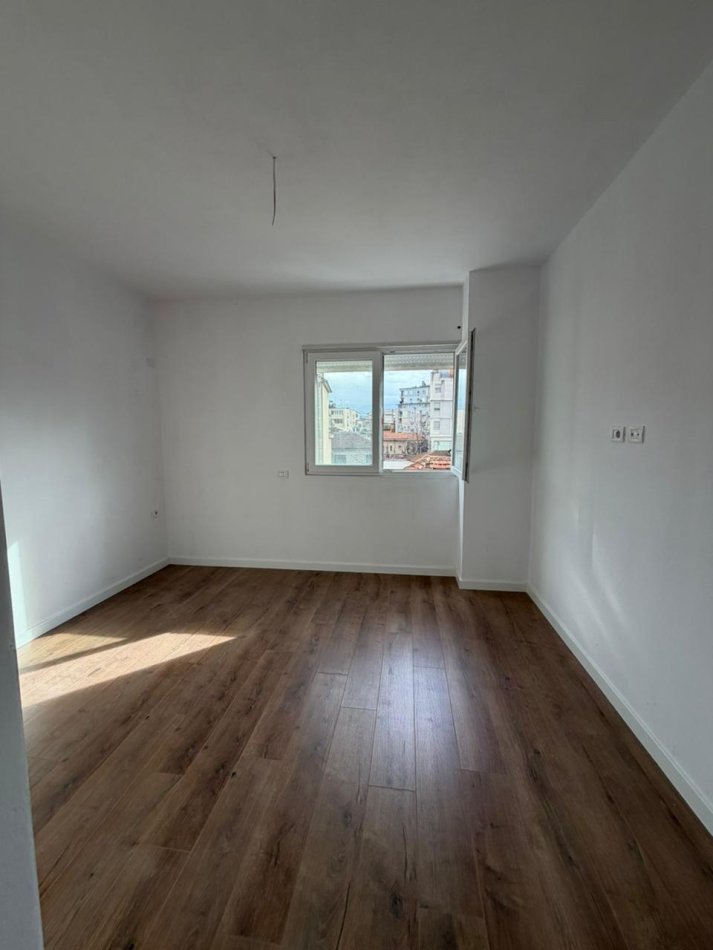 Tirane, shitet apartament 3+1 Kati 2, 135 m² 338.800 € (Pazari i Ri)