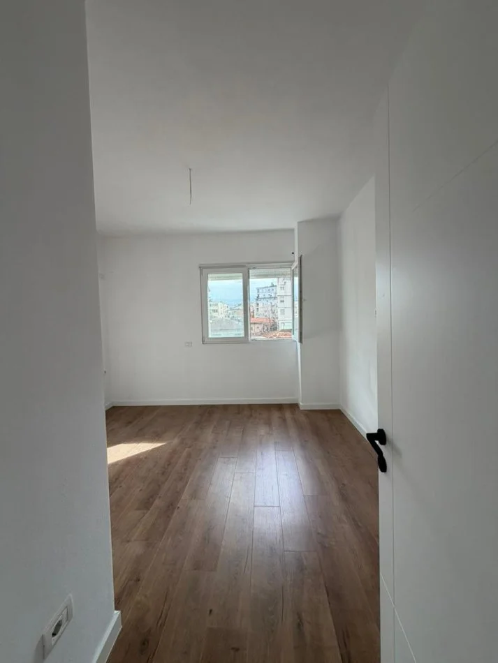 Tirane, shitet apartament 3+1+Ballkon , 135 m² 338.820 € (Pazari i Ri)