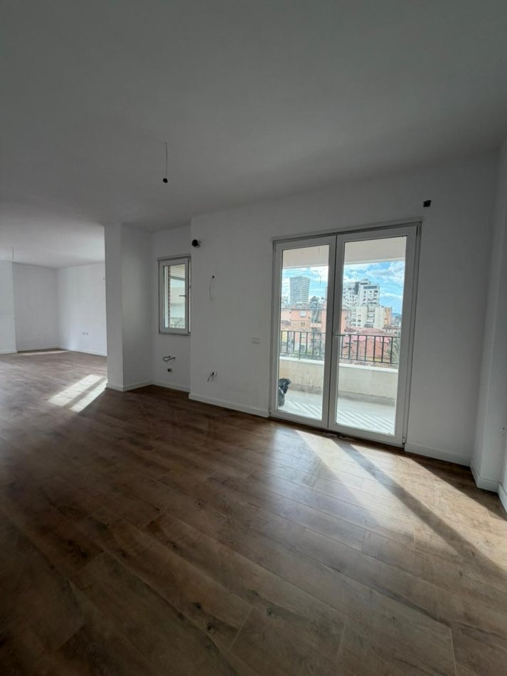 Tirane, shitet apartament 3+1 Kati 2, 135 m² 338.800 € (Pazari i Ri)