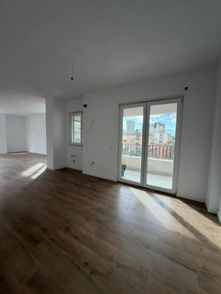 Tirane, shitet apartament 3+1 Kati 2, 135 m² 338.800 € (Pazari i Ri)