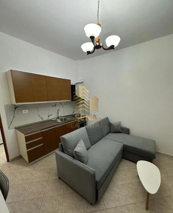 Tirane, jepet me qera apartament 1+1+Ballkon Kati 1, 50 m² 400 € (Ali Demi)