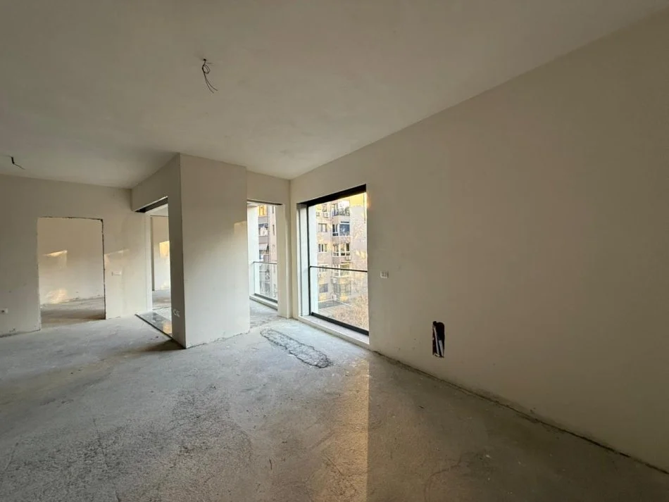 Tirane, shitet apartament 2+1+Ballkon Kati 4, 143 m² 572.800 € (Stadiumi Arena)