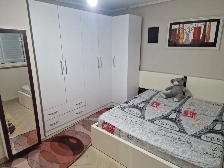 Jepet me Qera Apartament 2+1 i mobiluar tek Zogu i Zi,  600 €URO