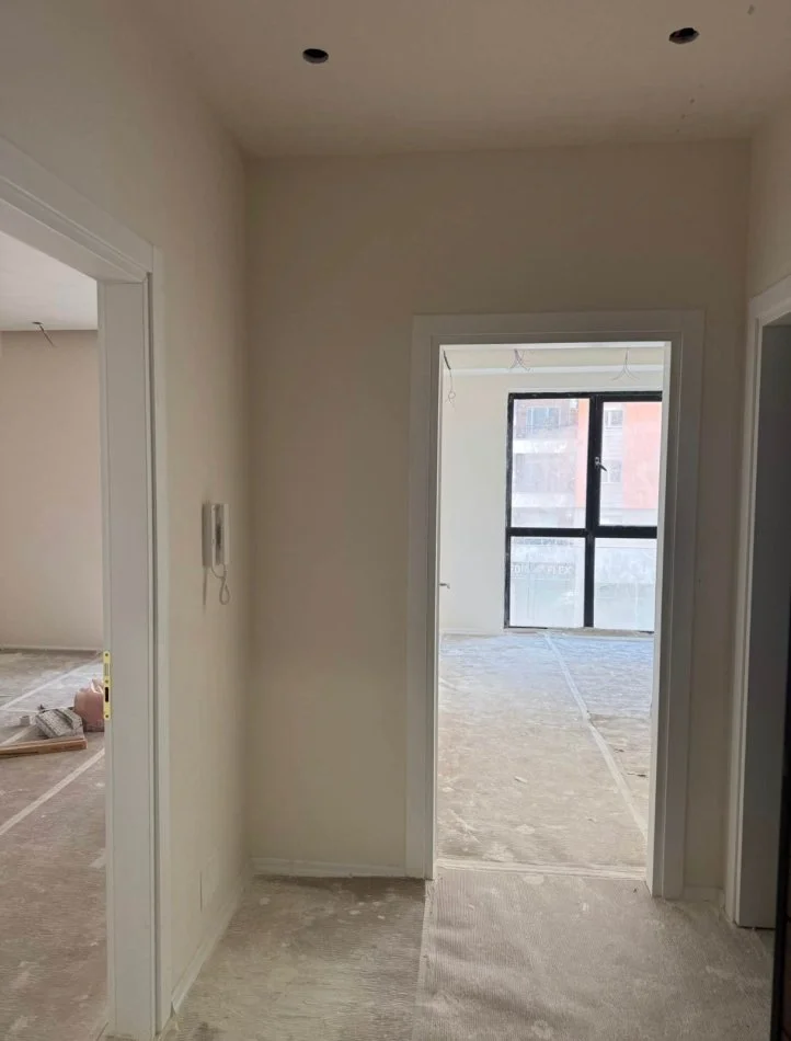 🏢 Zyrë me Qira + Post Parkimi – Urban Gate, Astir