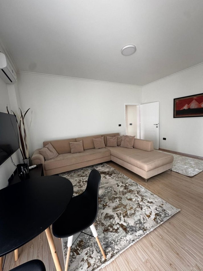 Tirane, jepet me qera apartament 1+1 Kati 4, 90 m² 750 € (Stadium Dinamo)