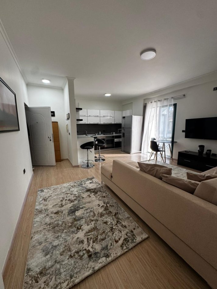 Tirane, jepet me qera apartament 1+1 Kati 4, 90 m² 750 € (Stadium Dinamo)