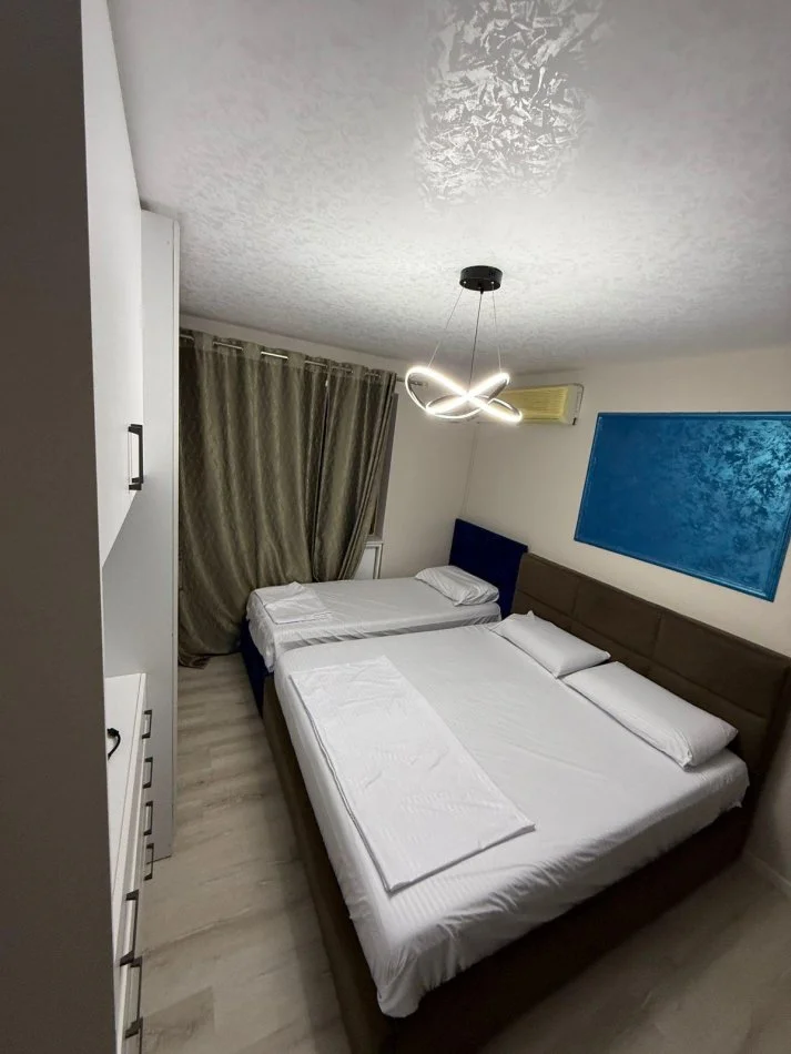 Tirane, jepet me qera apartament 1+1+Aneks+Ballkon Kati 3, 95 m² 550 € 