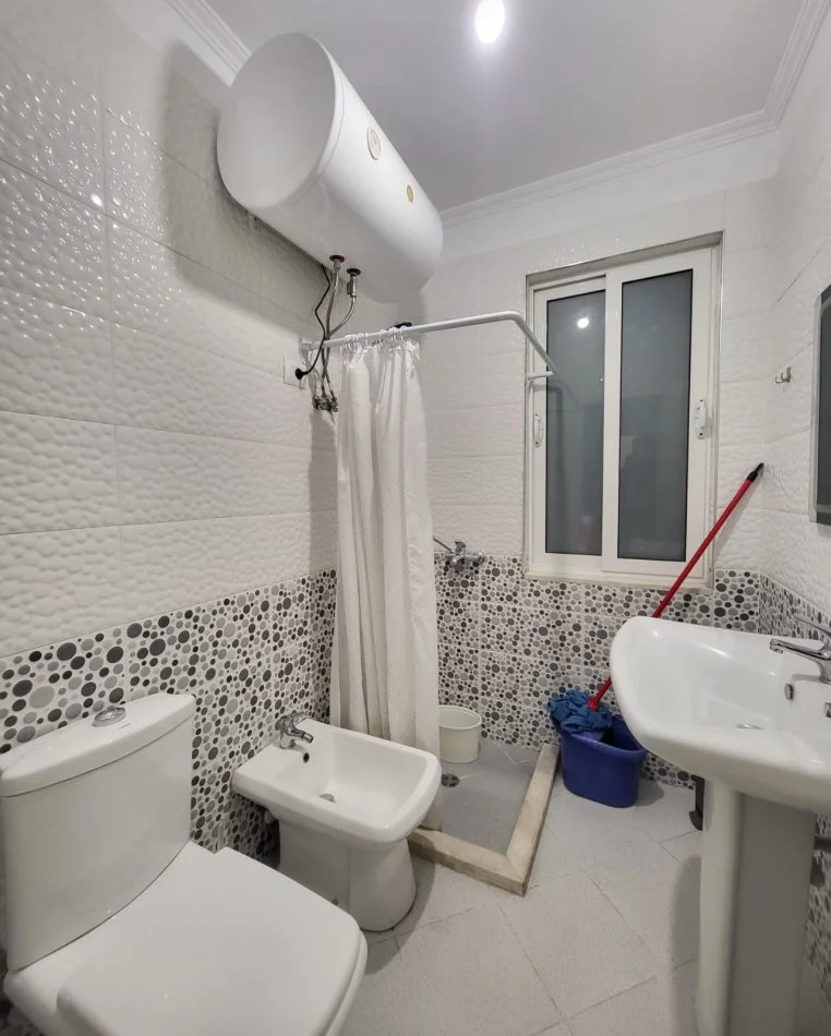 Tirane, jepet me qera apartament 2+1+Aneks+Ballkon Kati 3, 95 m² 600 €