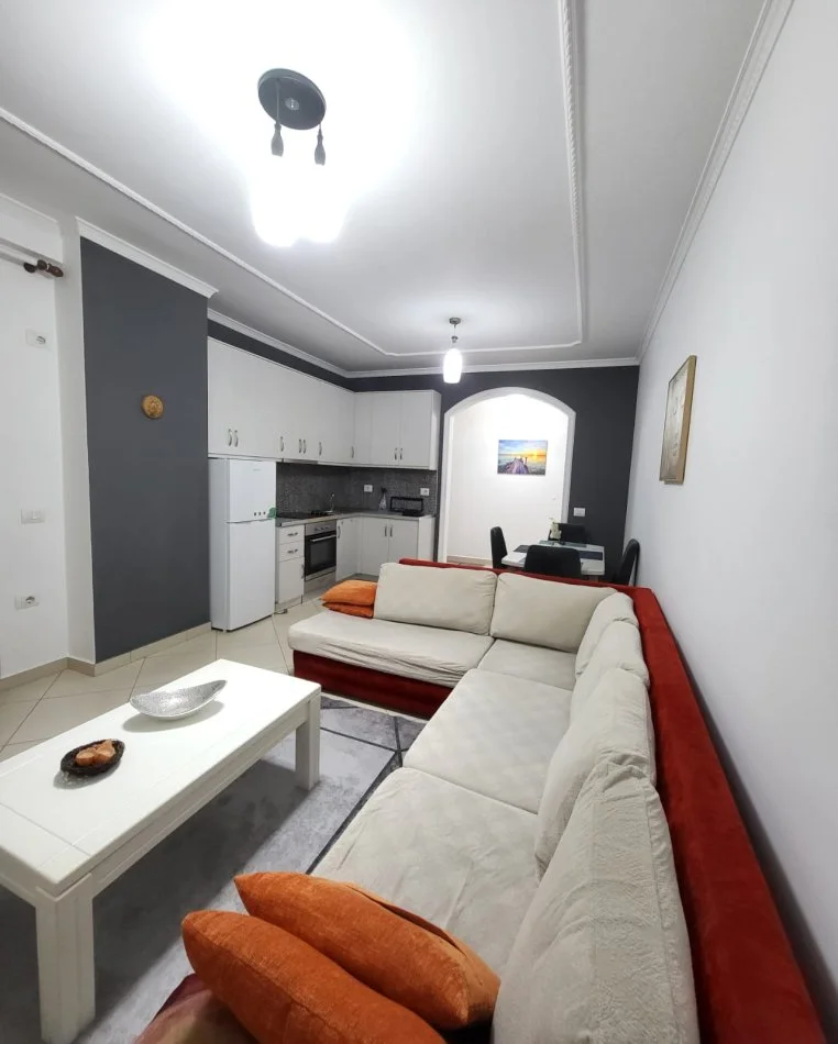 Tirane, jepet me qera apartament 2+1+Aneks+Ballkon Kati 3, 95 m² 600 €