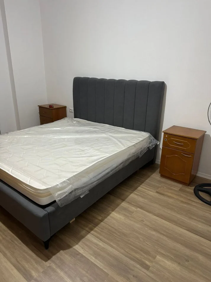 Tirane, jepet me qera apartament 2+1 Kati 2, 450 € (5 Maji)