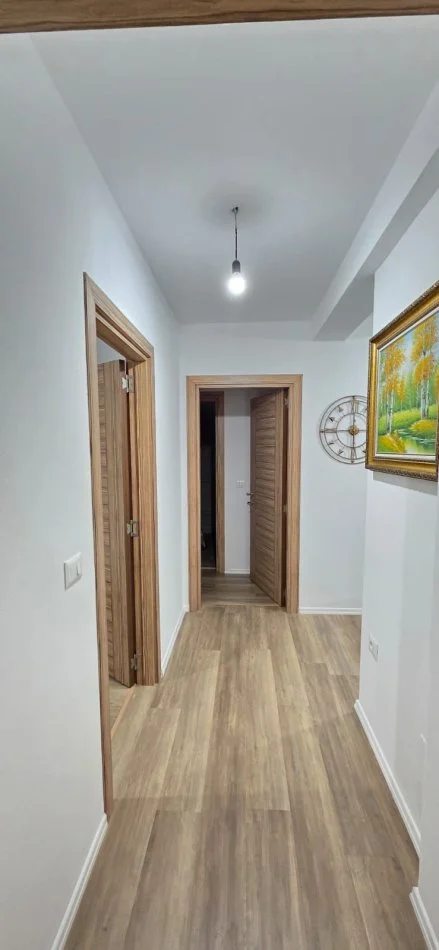 Tirane, jepet me qera apartament 2+1 Kati 2, 450 € (5 Maji)