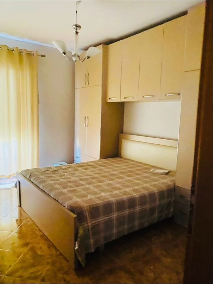 Tirane, jepet me qera apartament 2+1+Aneks+Ballkon Kati 8, 85 m² 