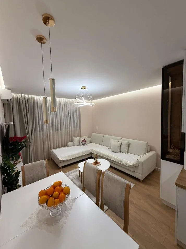 Tirane, shitet apartament 1+1 Kati 1, 58 m² 86.000 € (Rruga Kompleksi Tom Doshi)