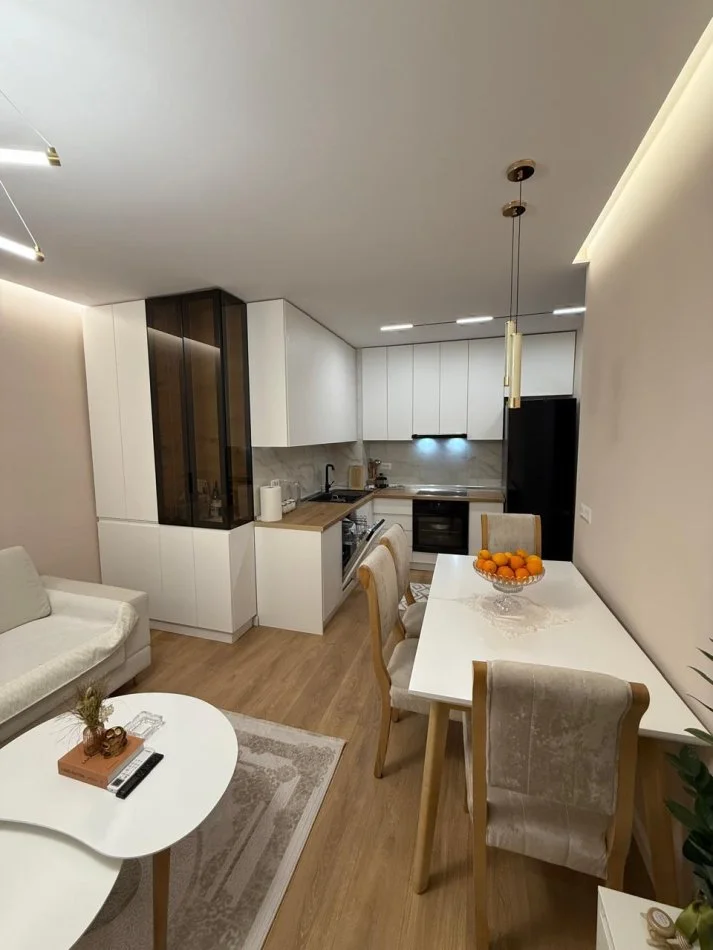 Tirane, shitet apartament 1+1 Kati 1, 58 m² 86.000 € (Rruga Kompleksi Tom Doshi)