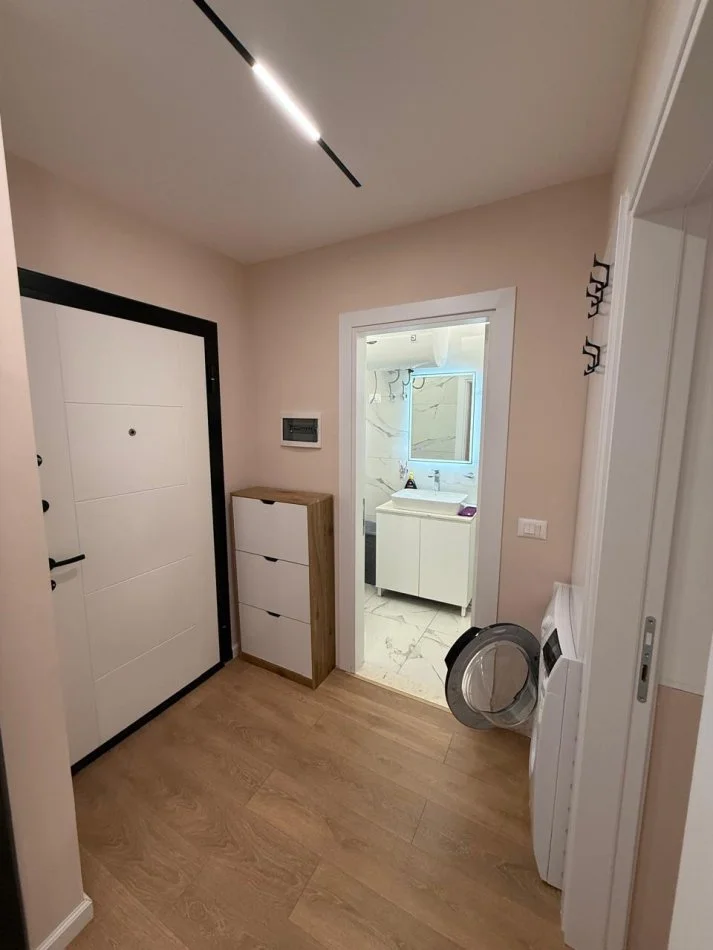 Tirane, shitet apartament 1+1 Kati 1, 58 m² 86.000 € (Rruga Kompleksi Tom Doshi)