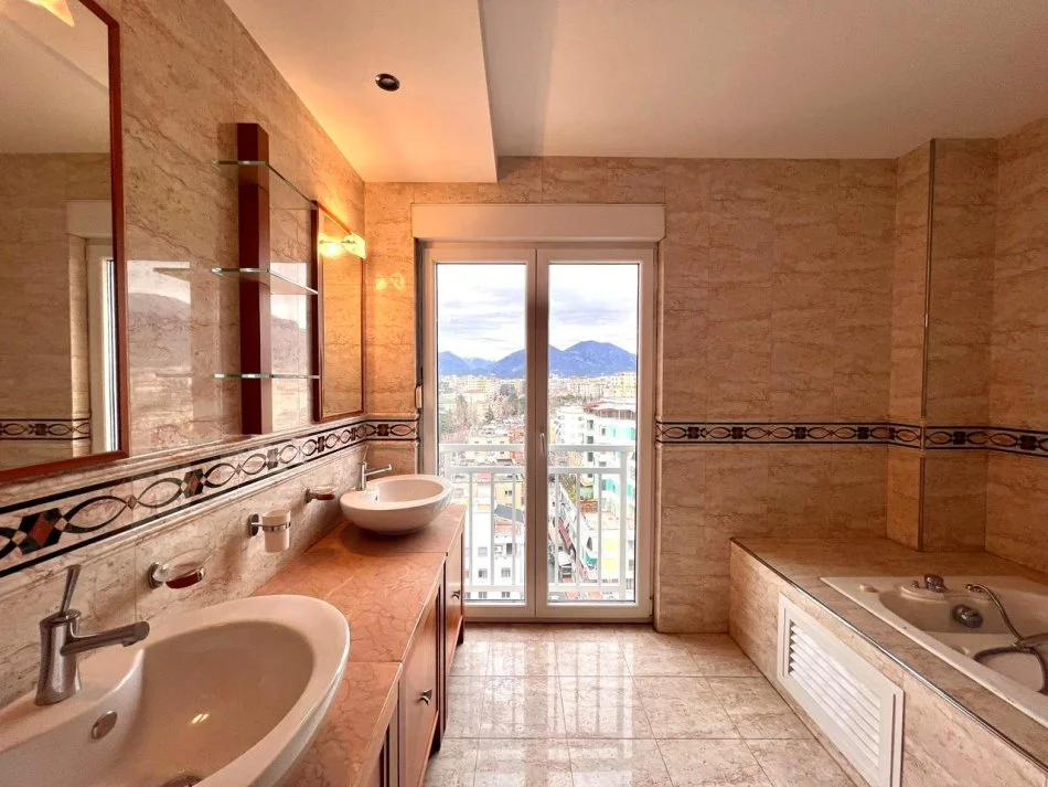 Me Qera: Duplex & Verande Gjigande + 2 P. Parkimi 📍Rr. Elbasanit - Mulliri || 4500€/muaj