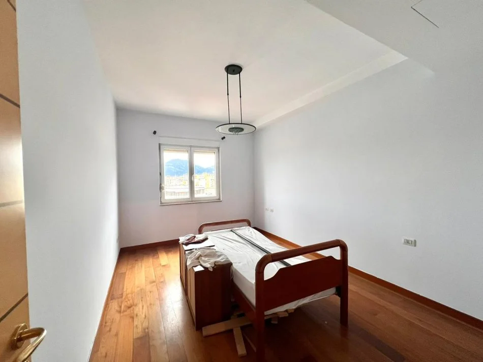 Me Qera: Duplex & Verande Gjigande + 2 P. Parkimi 📍Rr. Elbasanit - Mulliri || 4500€/muaj