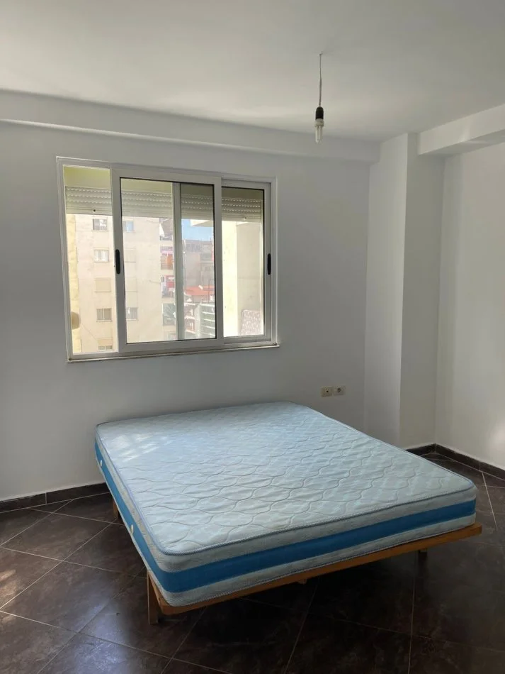 Tirane, jepet me qera apartament 1+1 Kati 5, 320 € 