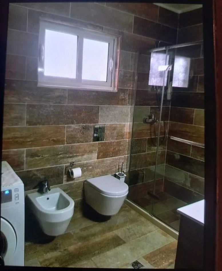 Vlore, shitet Vile 5+1 Kati 0, 307 m² 400.000 € 