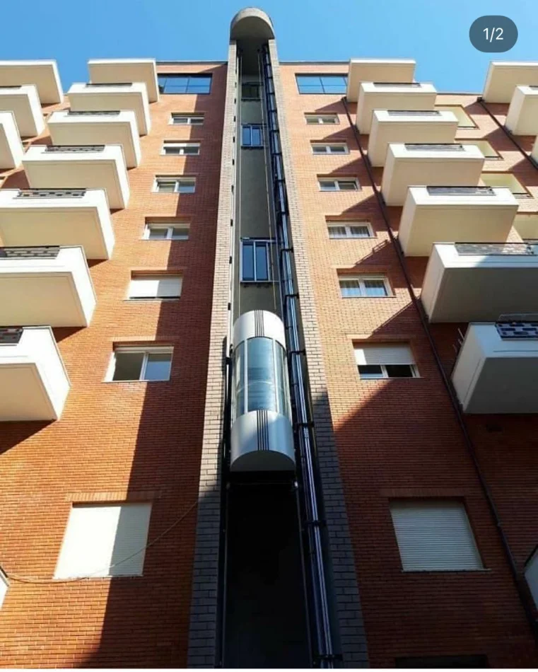 Tirane, jepet me qera ambjent biznesi Kati 8, 1.000 m² 10.000 € (Bedri Karapici,perball me Amerikan 3,pallatet Golden Park)