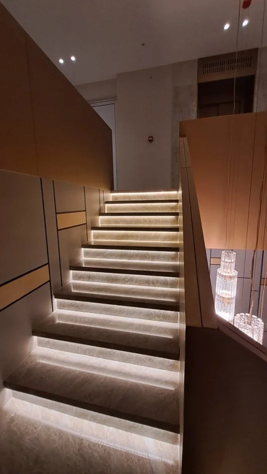 Tirane, jepet me qera zyre Kati 3, 268 m² 9.260 € (Blloku)