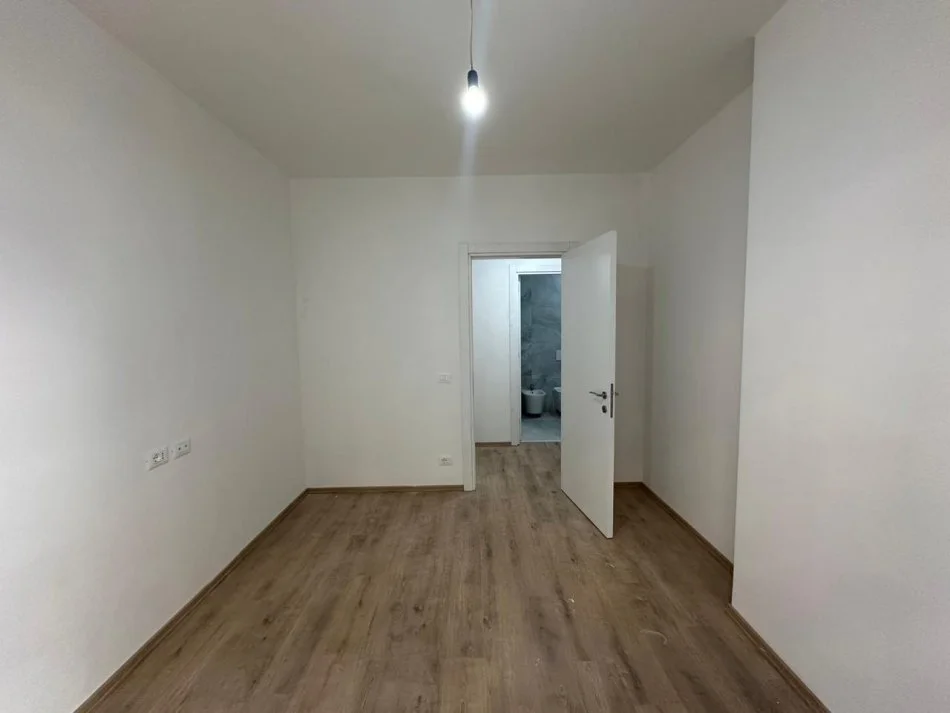Tirane, shitet apartament 2+1 Kati 2, 83 m² 104.500 € (Univers City)