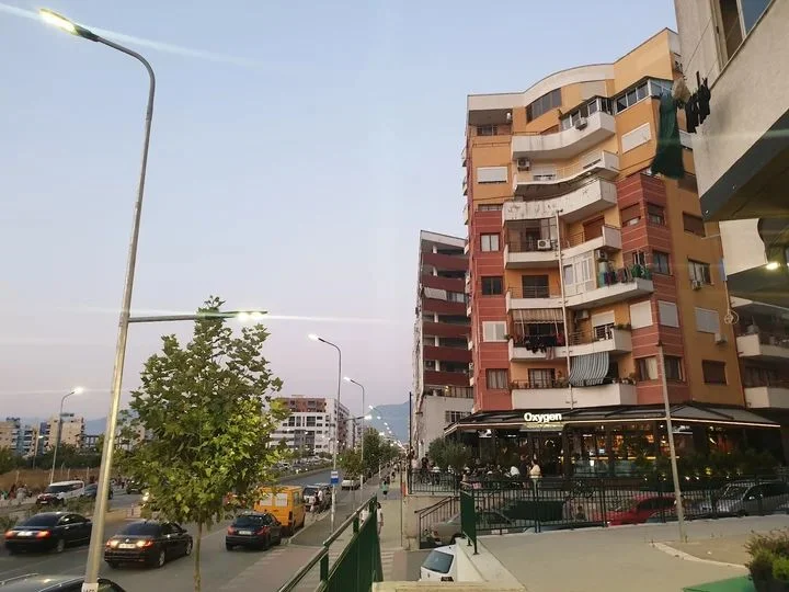 Tirane, shitet apartament 2+1 Kati 5, 81 m² 121.380 € (Rruga Yzberisht)