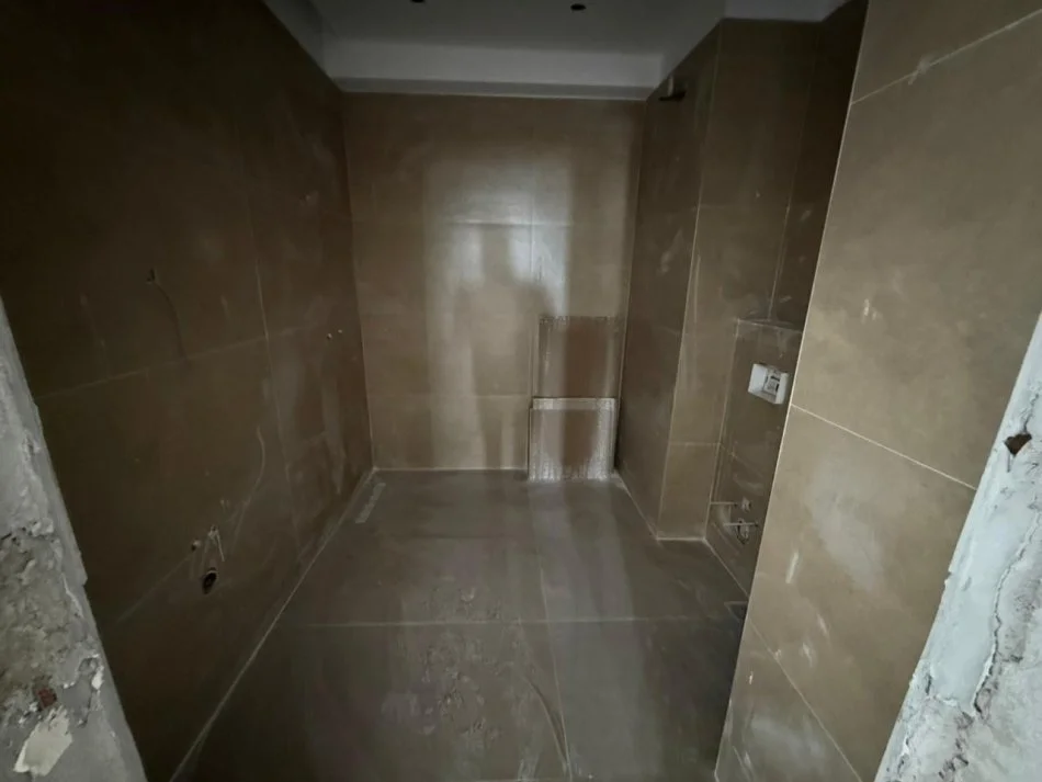 Tirane, shitet apartament 3+1 Kati 7, 152 m²