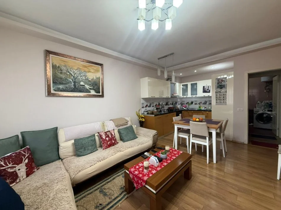 Tirane, shitet apartament 2+1 Kati 4, 98 m² 155.000 € (Astir)