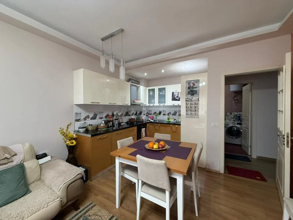 Tirane, shitet apartament 2+1 Kati 4, 98 m² 155.000 € (Astir)