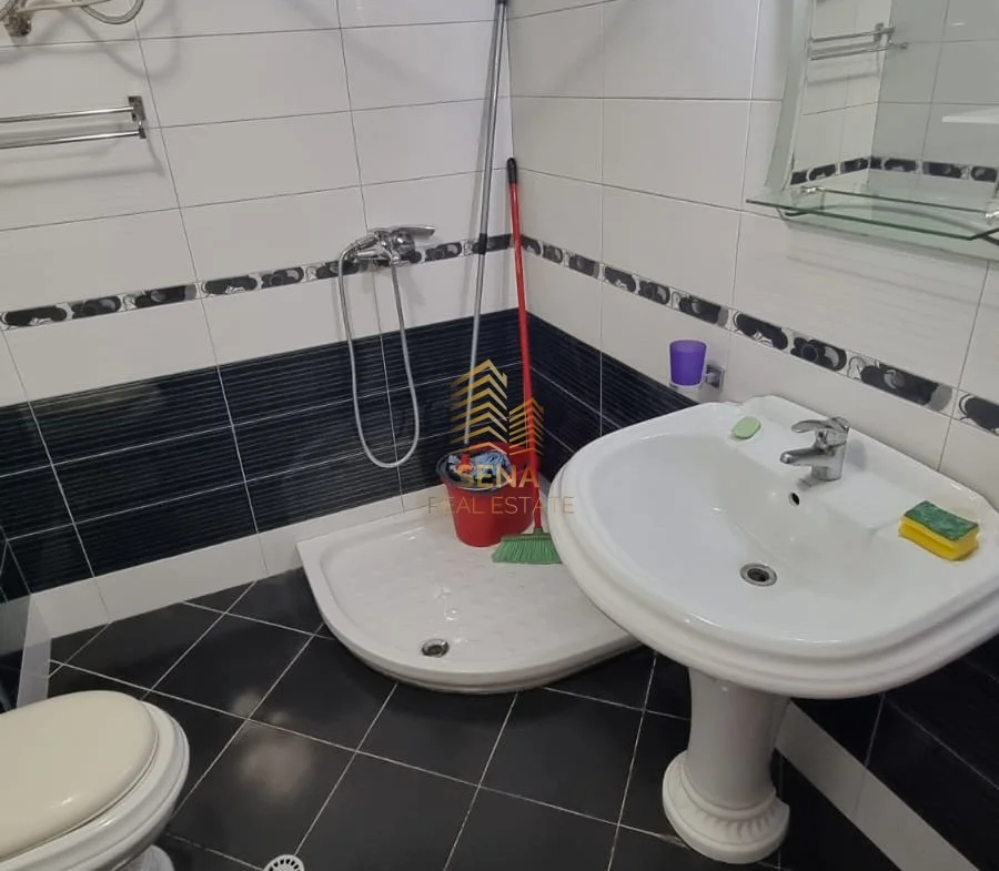 Tirane, jepet me qera apartament 1+1+Ballkon Kati 5, 70 m² 550 € (Don Bosko)