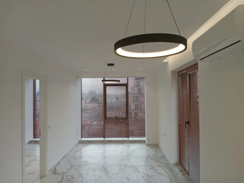 Tirane, shitet apartament 1+1 , 234.000 € (Prane Kisha Katolike)