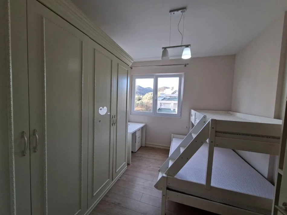 - Jepet Me Qira : Apartament 3+1+2wc & 1 Post Parkimi (📍Liqeni I Thate/ Kompleksi Belleview  ) ✨️ Hera e parë me qera / 100% e re  🔥🔥  95,000Lekë