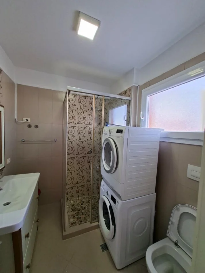 - Jepet Me Qira : Apartament 3+1+2wc & 1 Post Parkimi (📍Liqeni I Thate/ Kompleksi Belleview  ) ✨️ Hera e parë me qera / 100% e re  🔥🔥  95,000Lekë