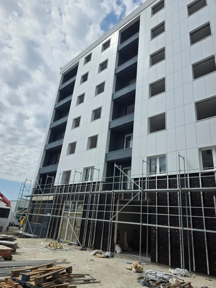 Tirane, shitet apartament 1+1 Kati 4, 82 m² 73.800 € (Kamez)