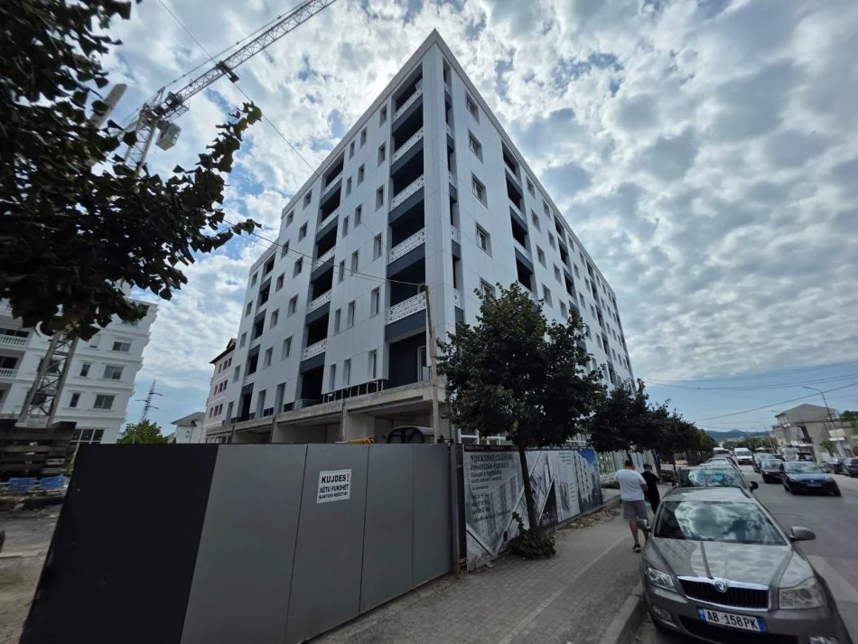 Tirane, shitet apartament 1+1 Kati 4, 82 m² 73.800 € (Kamez)