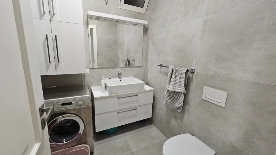Tirane, shitet apartament+verande | Penthouse 2+1+Ballkon Kati 2, 114 m² 250.000 € (Kinostudio, perballe Ministrise se Kultures)
