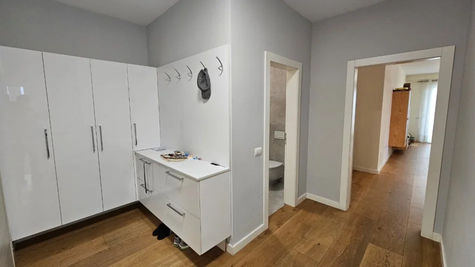 Tirane, shitet apartament+verande | Penthouse 2+1+Ballkon Kati 2, 114 m² 250.000 € (Kinostudio, perballe Ministrise se Kultures)