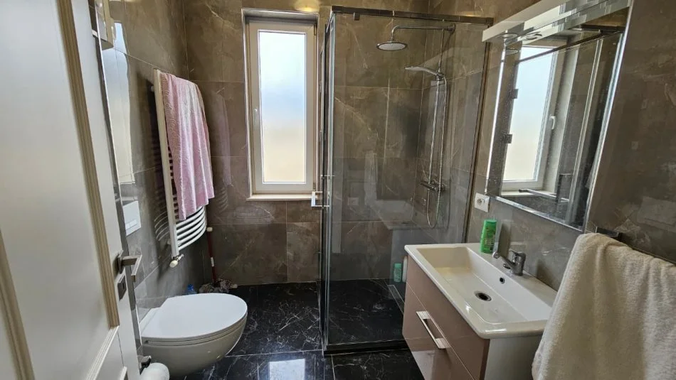 Tirane, shitet apartament+verande | Penthouse 2+1+Ballkon Kati 2, 114 m² 250.000 € (Kinostudio, perballe Ministrise se Kultures)