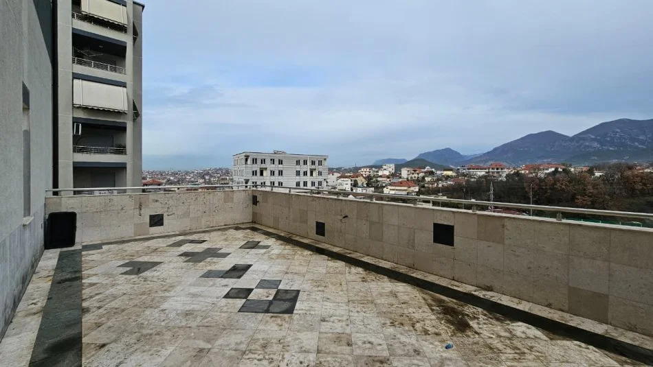 Tirane, shitet apartament+verande | Penthouse 2+1+Ballkon Kati 2, 114 m² 250.000 € (Kinostudio, perballe Ministrise se Kultures)