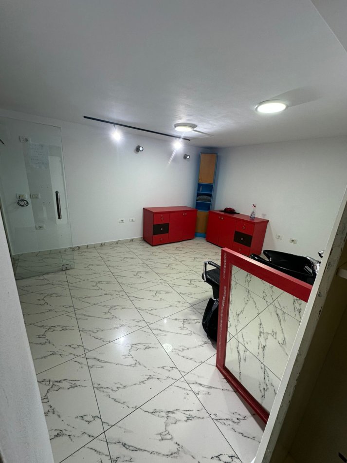 Tirane, jepet me qera apartament duplex Dublex Kati 0, 50 m² 600 € (Rruga Siri Kodra, prane Hotel Black Diamond)