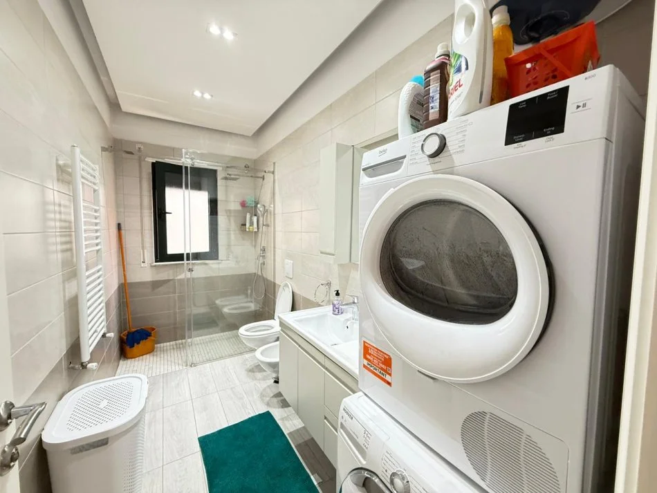 Tirane, jepet me qera apartament 2+1+Aneks+Ballkon Kati 3, 113 m² 