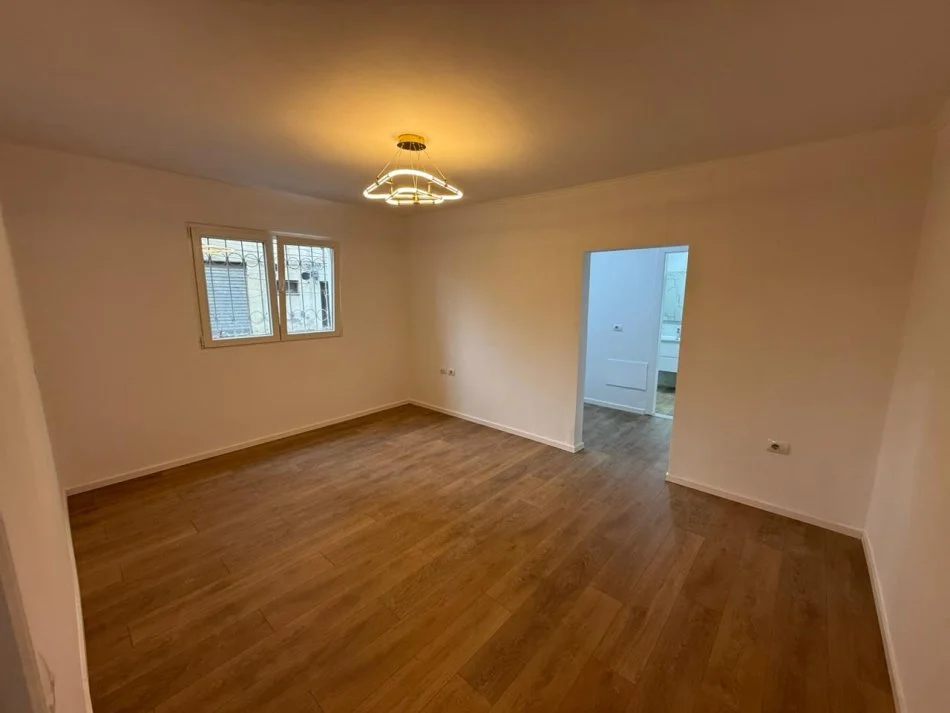 Tirane, shitet apartament 1+1 Kati 1, 57 m² 137.000 €