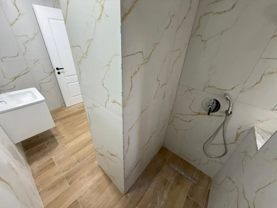 Tirane, shitet apartament 1+1 Kati 1, 57 m² 137.000 €