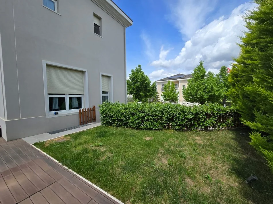 Tirane, shitet apartament 5+1+Aneks+Ballkon Kati 0, 668 m² 1.600.000 € (Rolling Hills)