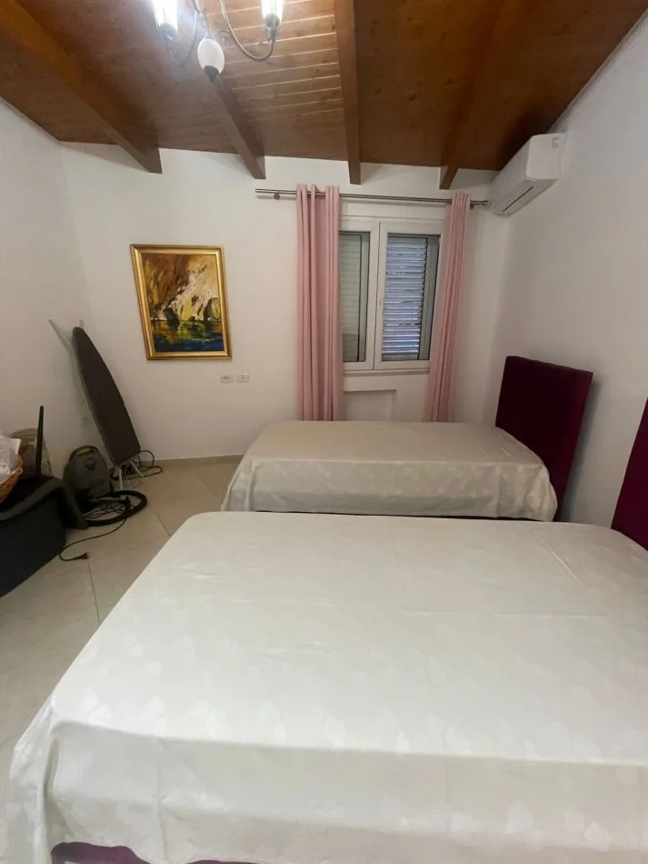 Jepet Super Apartament Ne Qender te Tiranes me Qera 3+1 tek Selvia  , 1300 €URO, Mundes per Airbnb