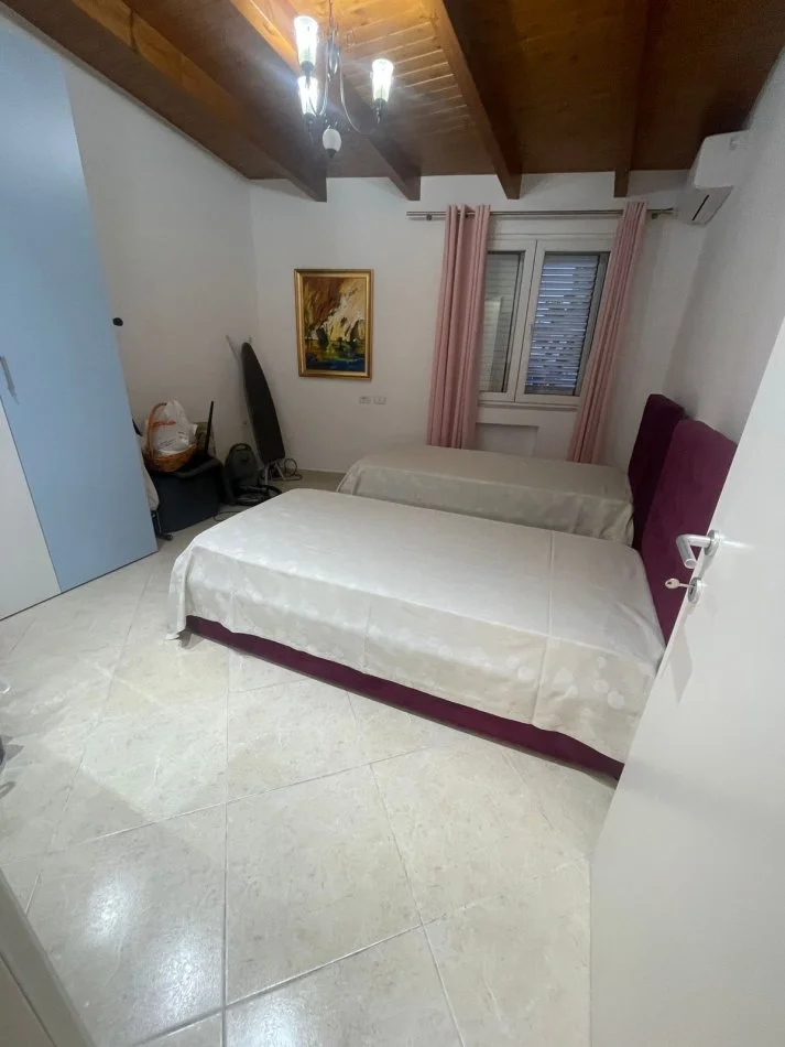 Jepet Super Apartament Ne Qender te Tiranes me Qera 3+1 tek Selvia  , 1300 €URO, Mundes per Airbnb