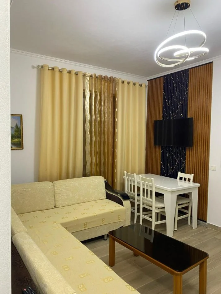 Tirane, jepet me qera Vile 1+1+Ballkon Kati 1, 80 m² 350 € (KOMBINAT)