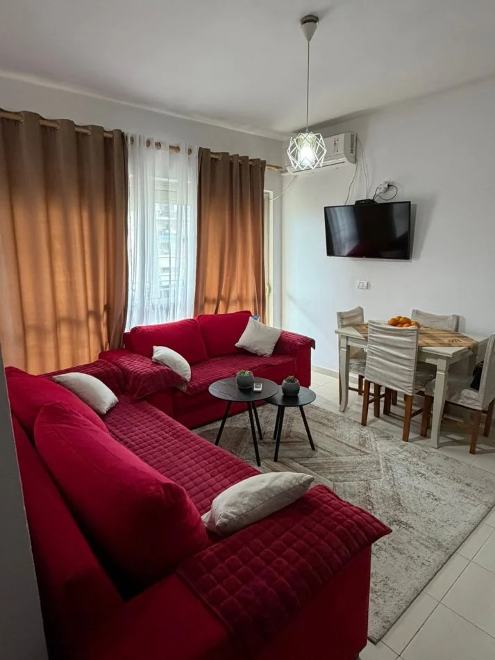 Tirane, jepet me qera apartament 1+1+Aneks+Ballkon Kati 7, 50 m² 450 € 